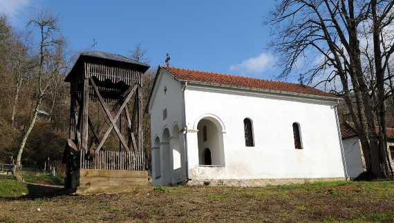 Храм светог великомученика Димитрија у селу Добровиш